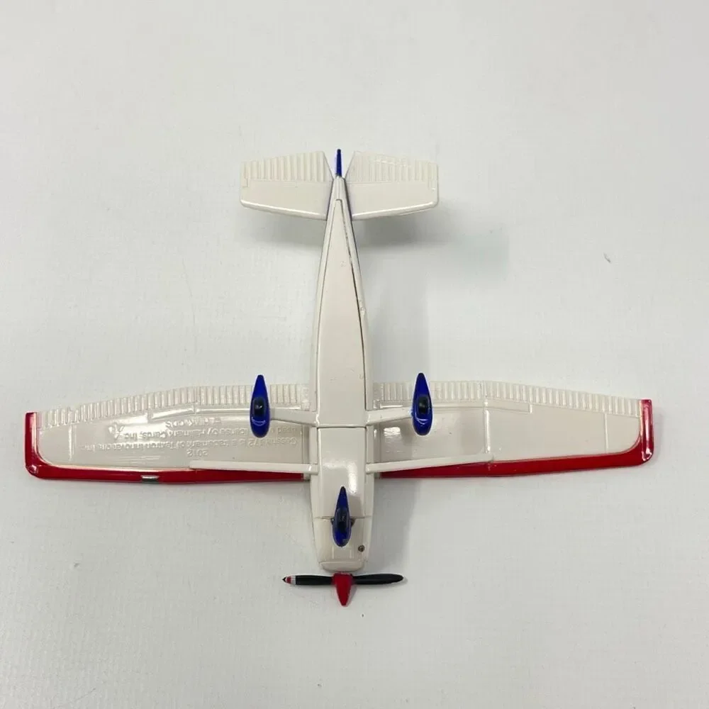Hallmark Christmas Ornament Cessna 172 Skyhawk Sky's the Limit #16 2012 Plane